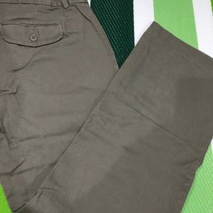 Bundle of 3 pants ( size 4)